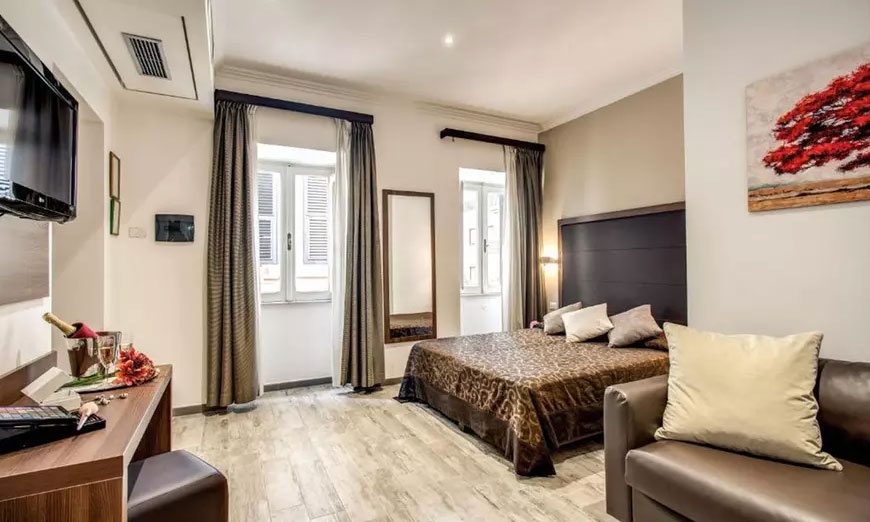 Image 9: Rome: Superior Double Room with Breakfast and Aperitif