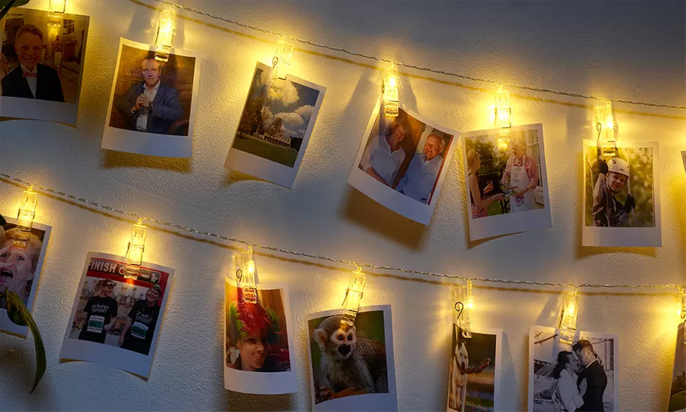 1 ou 2 guirlandes avec 10 ou 40 mini pinces pour photos avec lumières LED de GloBrite - Second Medium
