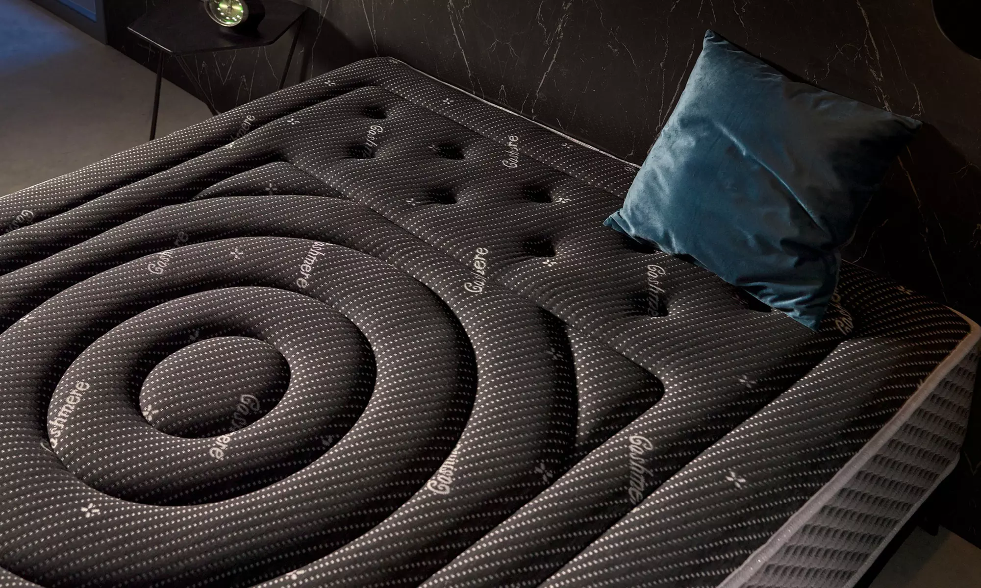 Matras 'Cashmere Black Edition' van 27 cm