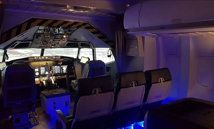 Image 5: Boeing 737 Simulator Experience