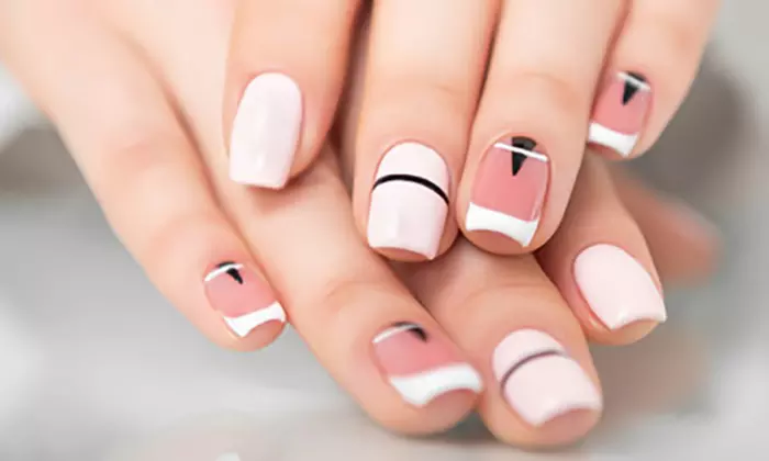 Manicura y/o pedicura con opción a acrílico en Salón de Belleza Movar
