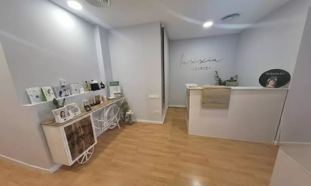 1 o 2 viales de enzimas lipolíticas recombinantes con presoterapia