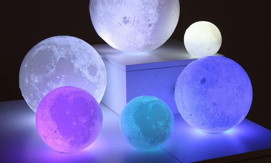 Image 2: 16-Colour Rechargeable Moon Lamp with Remote Control