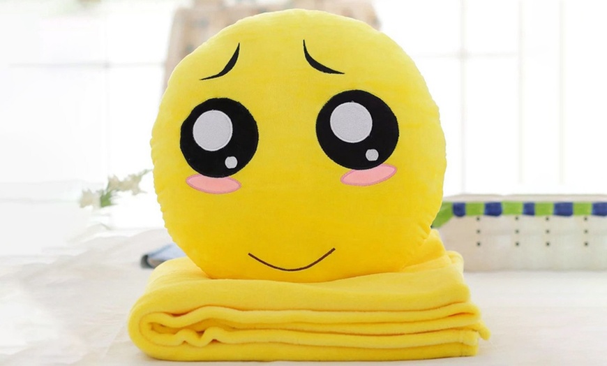 Image 3: Emoji Pillow Blanket