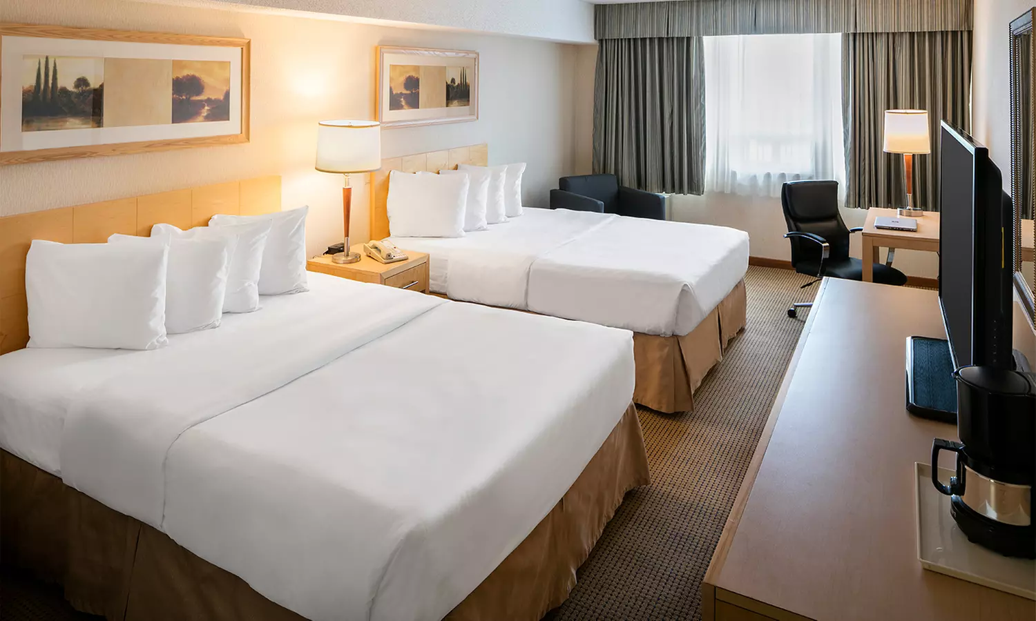 Stay, with Welcome Pack and Daily Dining Credit, at Quality Hotel & Suites Montreal East. Dates into December. - Primary Image