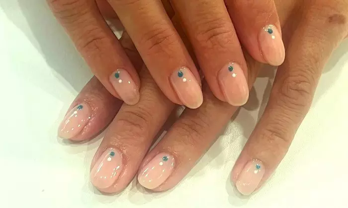 Presume de uñas ideales: 1 o 2 sesiones de manicura, pedicura o ambas