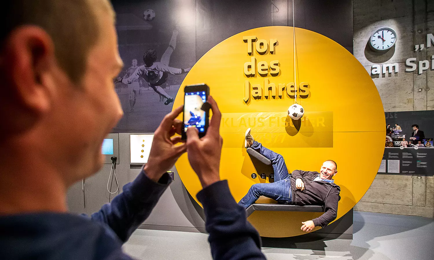 Fußballgeschichte hautnah erleben: die Welt des Fußballs im Deutschen Fußballmuseum - Primary Image
