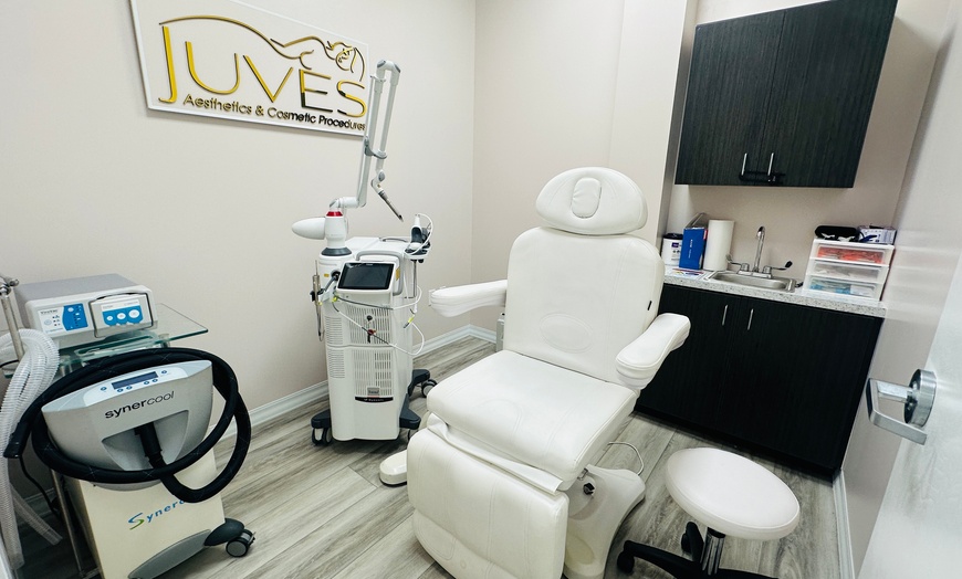 Image 4: Get 20, 30, or 40 Units of Wrinkle-Reducing Cosmetic Injection 