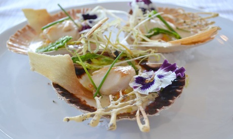 Menu en 3,4 ou 5 services avec cocktail ou coupe de champagne pour 2 pers dès 47,20 € au restaurant Les 4 Salines