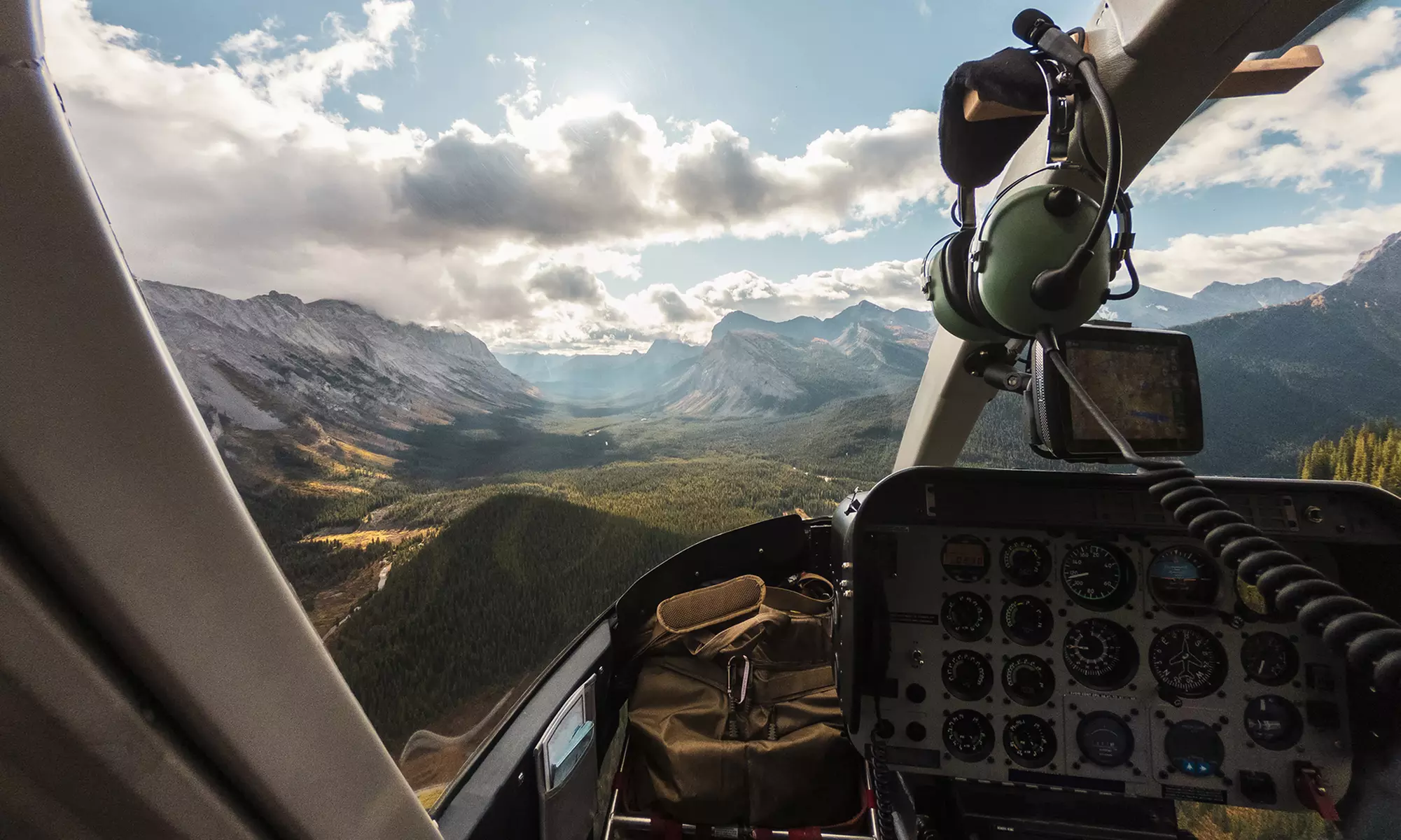 Niezapomniane przeżycie: lot z adrenaliną, szkolenie pilota i więcej