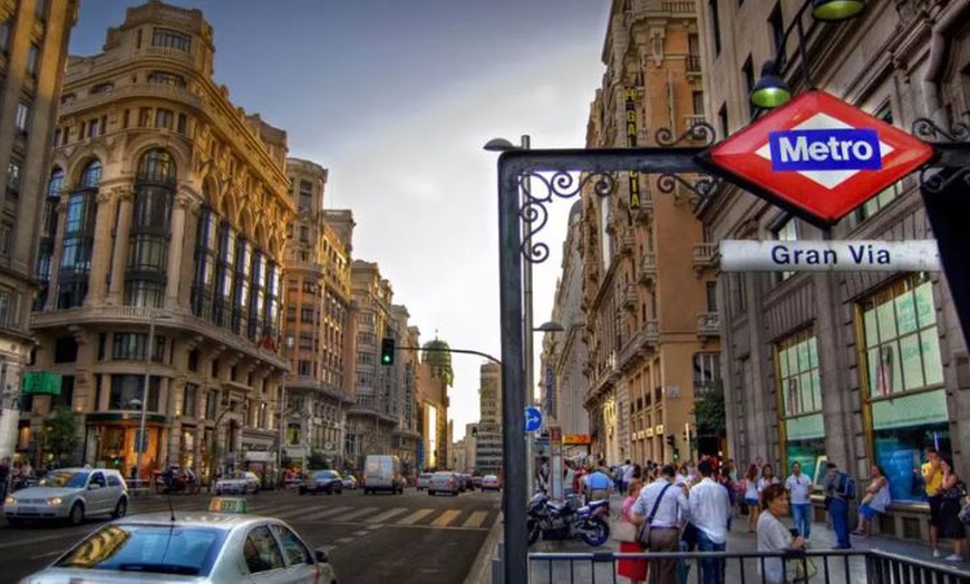 Image 4: Madrid: habitación doble estándar, deluxe o con vistas a la ciudad