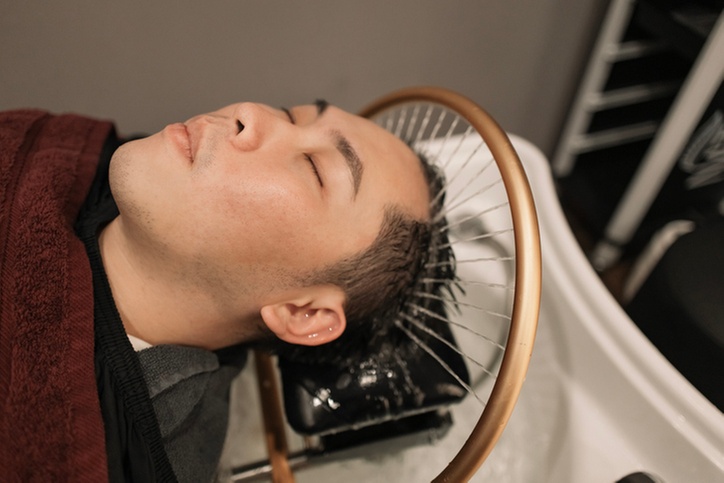 Indulge in a 60- or 75-Minute Scalp Detox & Head Massage at Warren Glamour Spa — Up to 38% Off