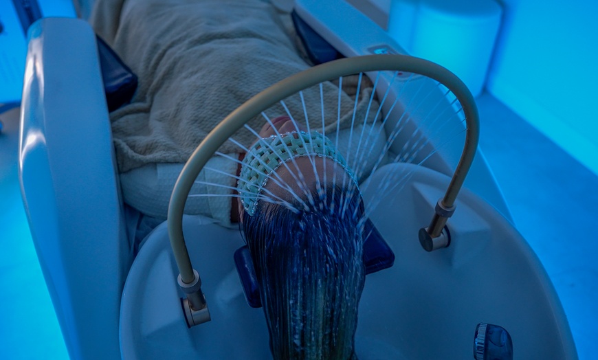 Image 1: 60-Minute Deep Scalp Treatment
