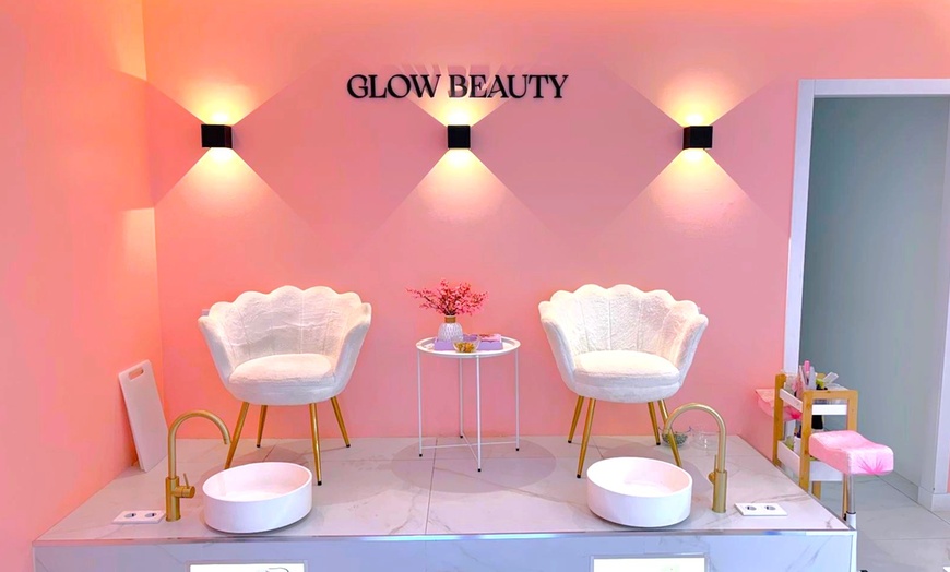 Image 4: Sesión de manicura y/o pedicura con esmaltado normal o semipermanente