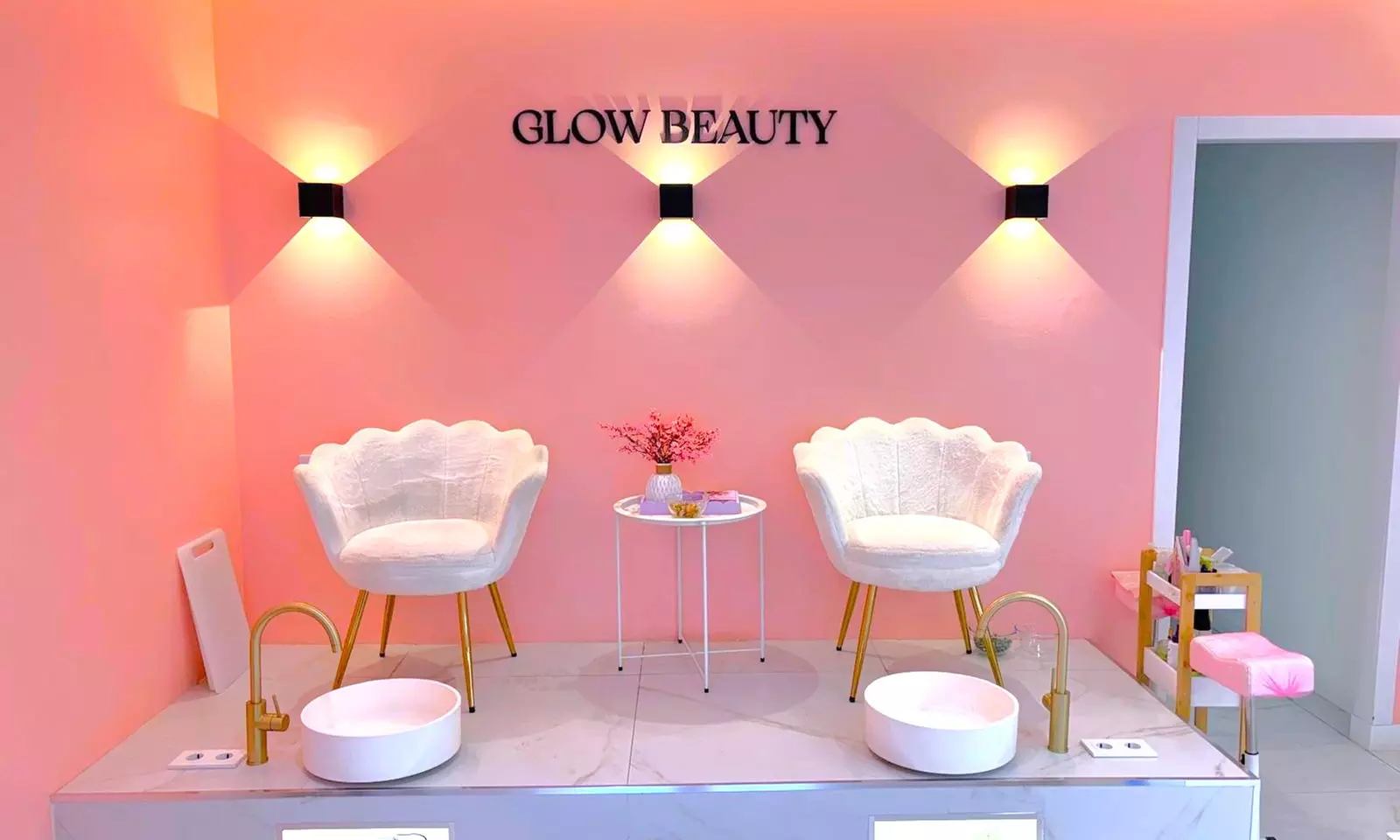 Sesión de manicura y/o pedicura con esmaltado normal o semipermanente