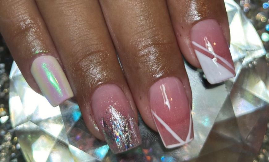 Image 3: Manicura, pedicura, manipedicura o uñas de gel o acrílico para 1