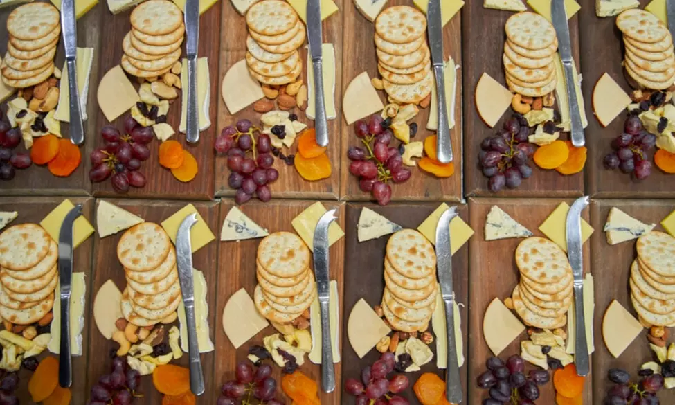 2-Hour Friday Lunch Cruise: Three-Course Banquet Lunch Meal and Drinks