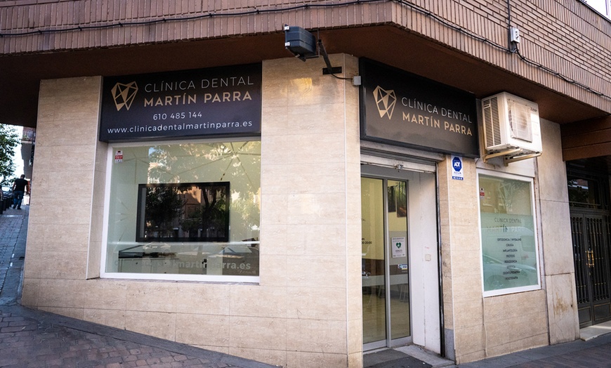 Image 2: Higiene dental con curetaje de arcadas en Martín Parra Dental Clinic