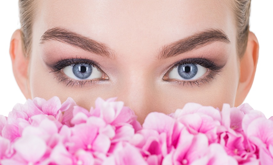 Image 1: Lifting y tinte de pestañas en Glamurosa Beauty Salon