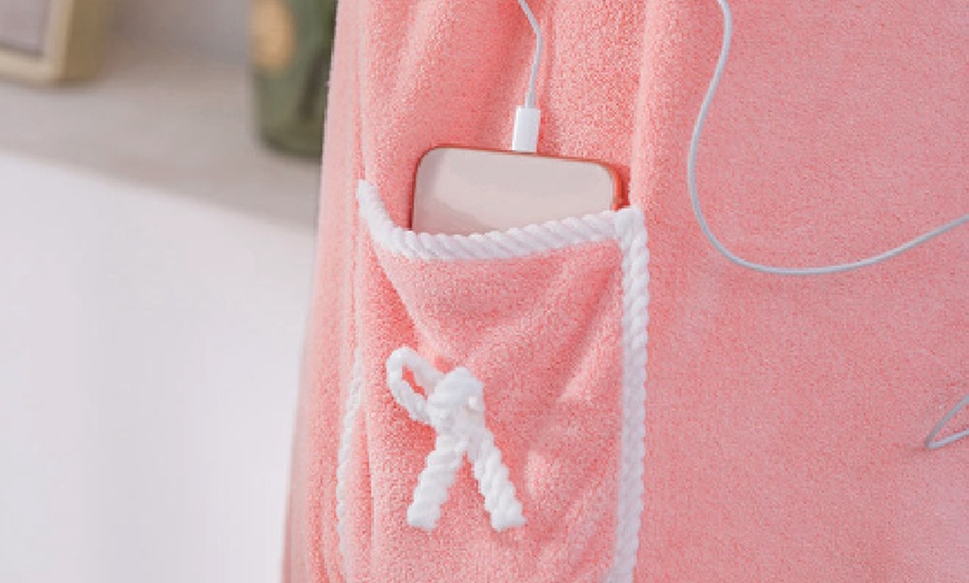 Image 5: Serviette de bain enveloppante 