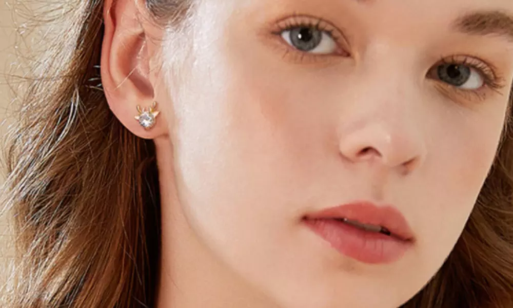 Asymmetrische Ohrstecker im Rentier-Motiv in Gold mit Zirkonia - Second Medium