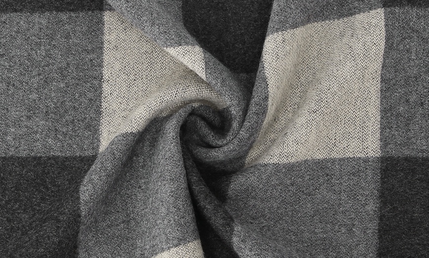 Image 23: Men's Winter Scarf