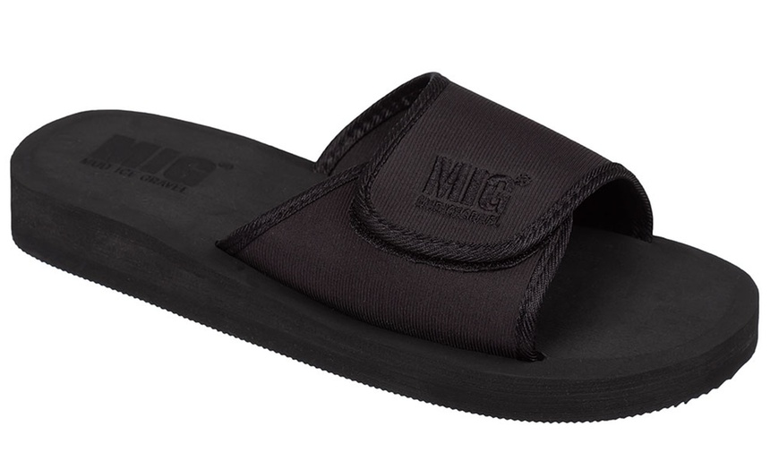 Image 3: Men's Waterproof Beach Flip Flops