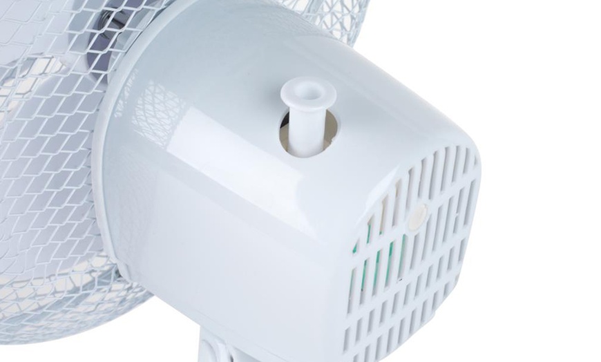 Image 4: Beldray Nine-Inch Oscillating Desk Fan