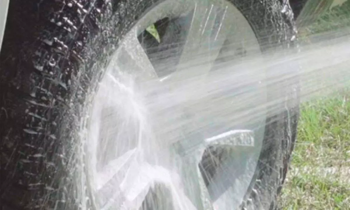 Spray Nettoyeur Haute pression pour voiture et maison Windows Cleaner - Primary Image