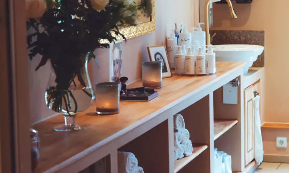 Gönn dir 55 Min. Luxus für deine Haut: 1x oder 2x klassische Gesichtsbehandlung für 1 Person (bis zu 36% sparen) - Second Medium