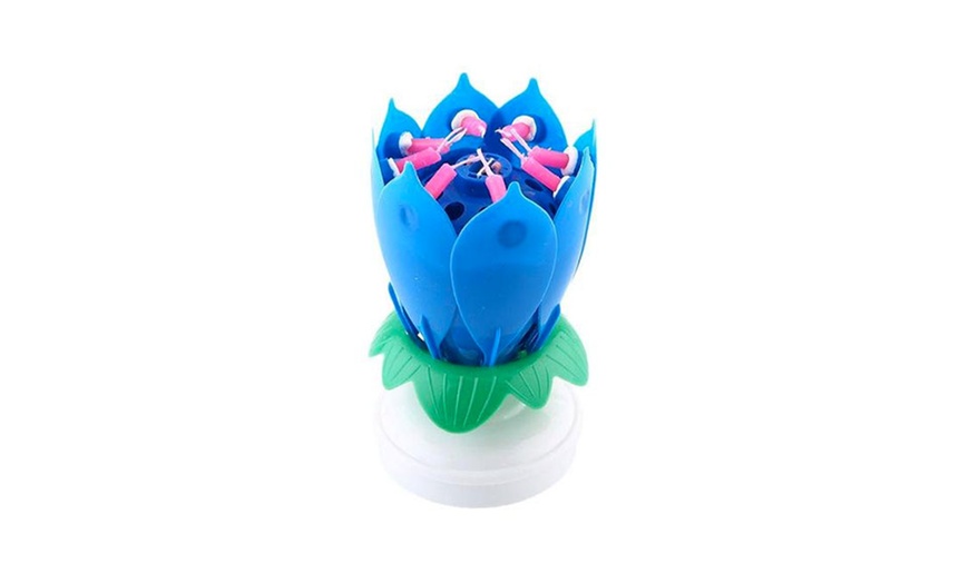 Image 5: Flower-Shaped Rotating Musical Birthday Candle