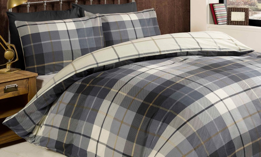 Image 3: Soft Flannelette Bedding Duvet Set