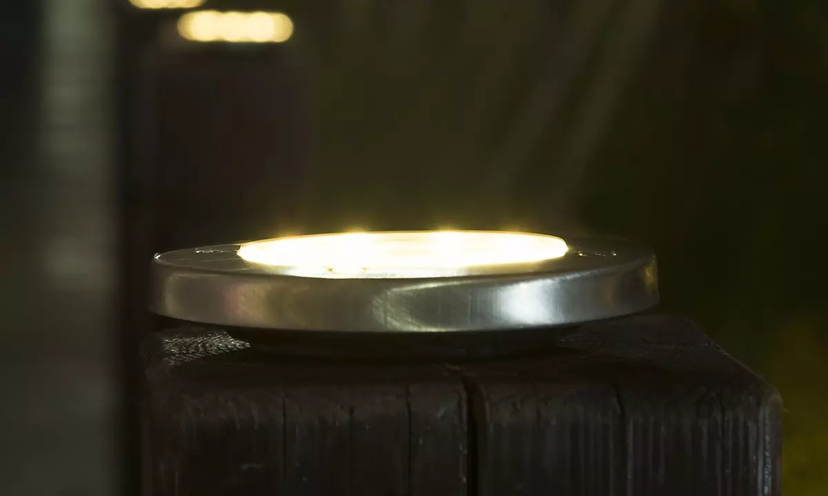 Fino a 10 faretti LED ricaricabili a energia solare