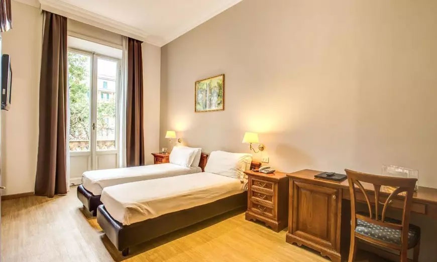 Image 5: Rome: Superior Double Room with Breakfast and Aperitif