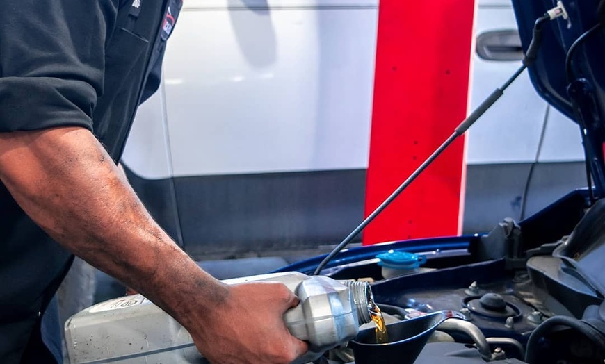 Image 2: 45-Min Synthetic Blend or Full Synthetic Oil Change w/ Filter