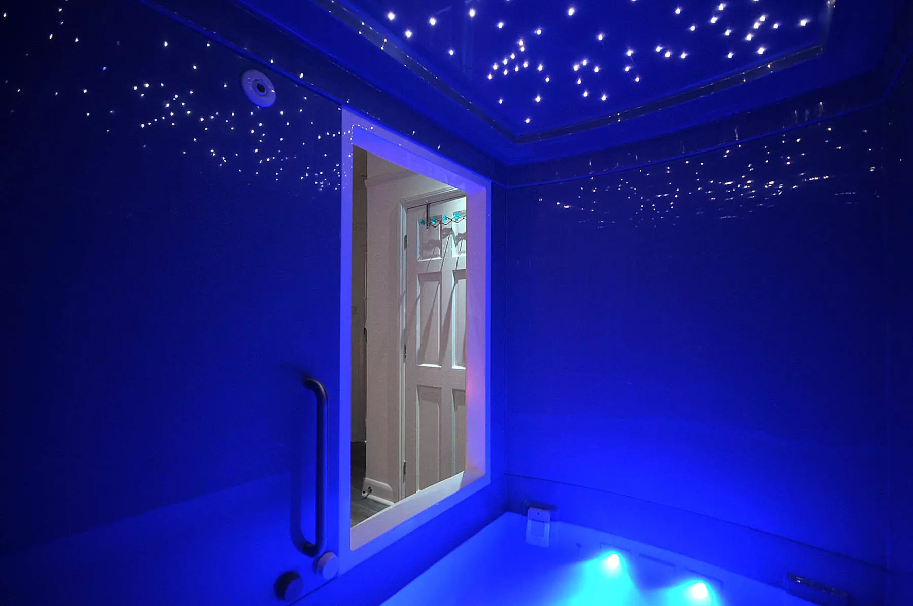 C$89 for One 60-Minute Couples Float Session at Summer Ilusions Float Tan Juicery (C$130 Value) - Primary Image