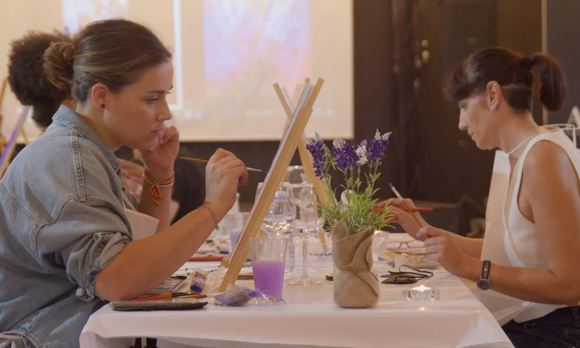 Experiencia sensorial arte y lavanda: pintura emocional y cata