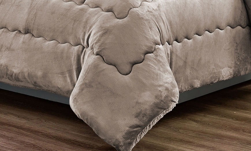 Image 12: Couette double en velours Sherpa