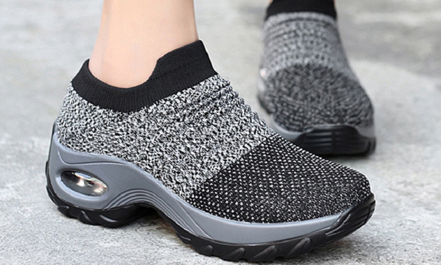 Image 9: Breathable Bubble Trainers