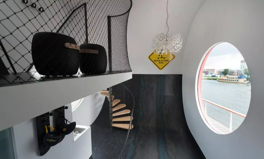 ✈  2 or 3 Nights Amsterdam P&O Cruise w/ Stay & Return Coach Transfers