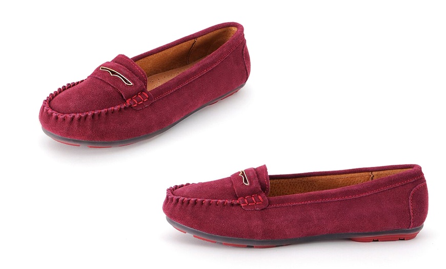 Image 7: Classic suède moccasins voor dames