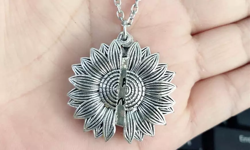 Image 7: 1 ou 2 colliers tournesol avec inscription pour femme