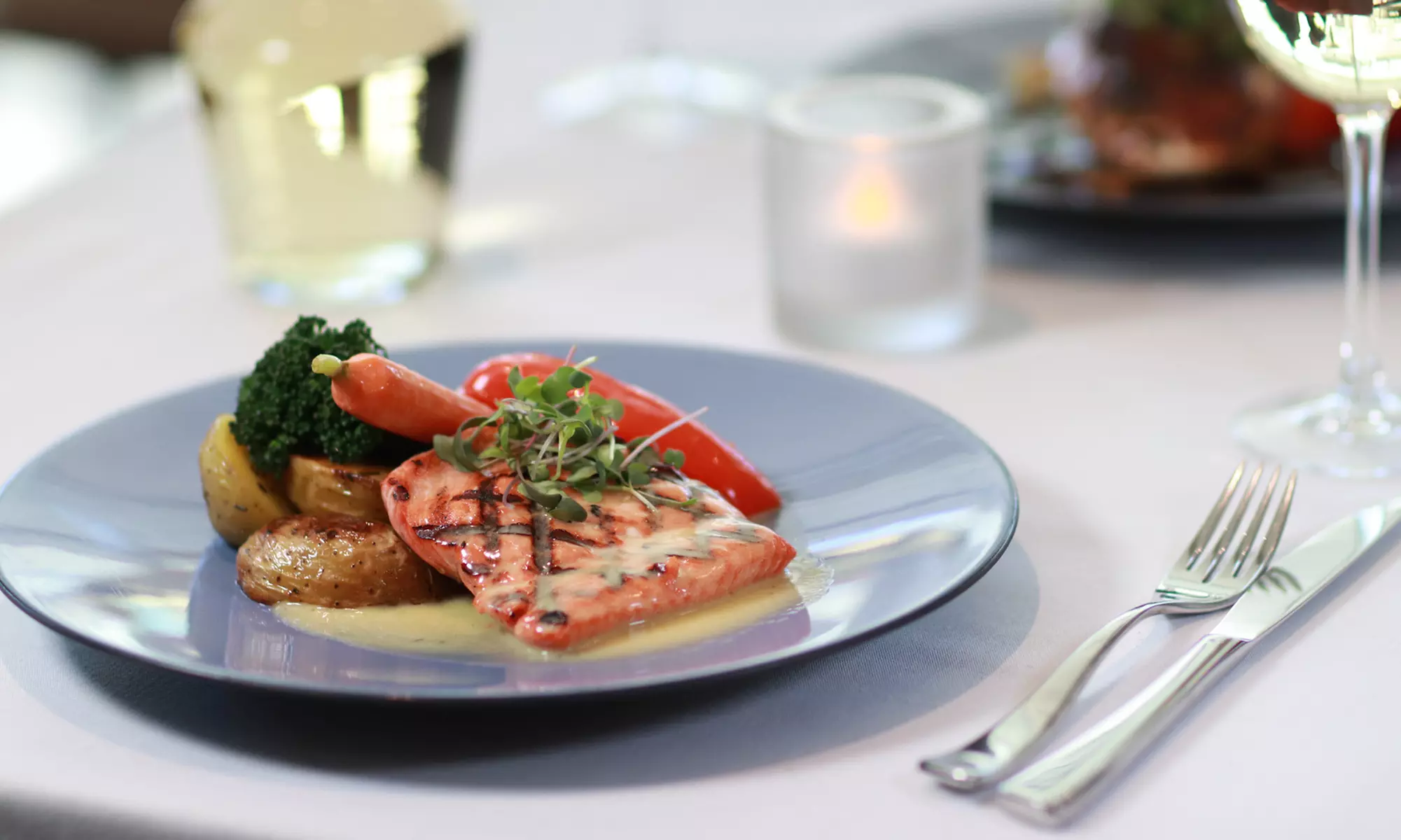 Deluxe Date Night + Wine for Two at The Lobby,for Couples with Up to C$84 Off - Primary Image