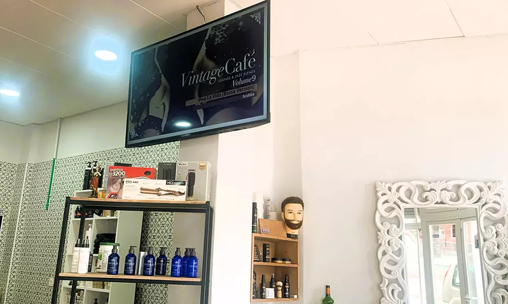 ¡Renueva tu look! Corte de pelo con masaje y peinado en Baraka Liz