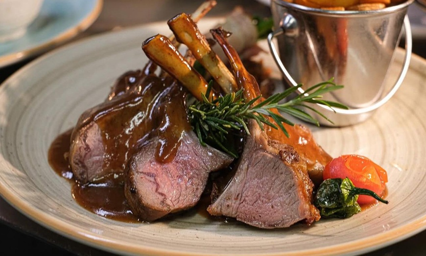 Image 1: Menú "Sabores con vistas al mar" para 2 con postre y opción a vino
