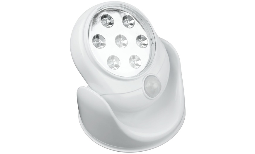 Motion Activated Cordless Light with 7 LED Bulbs | Groupon