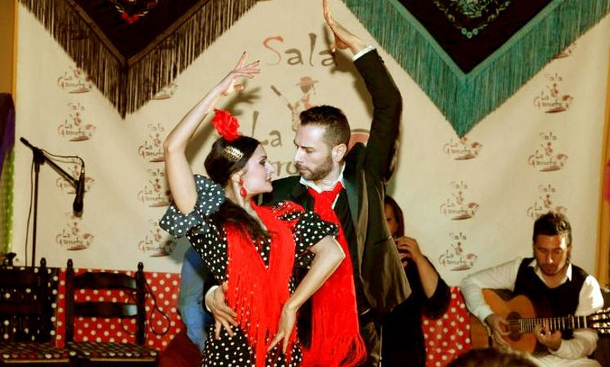 Image 1: Espectáculo de Flamenco y consumición o cena para 2