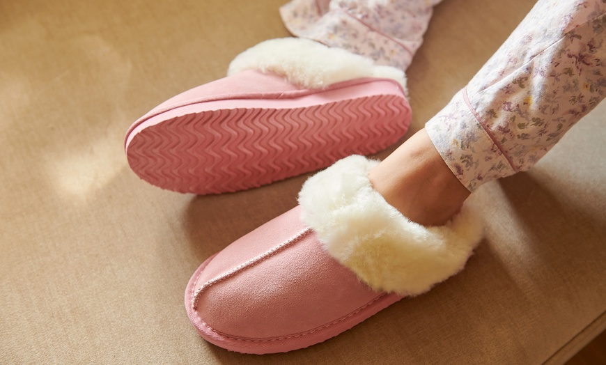 Image 9: Women's Islander Sheepskin Slippers