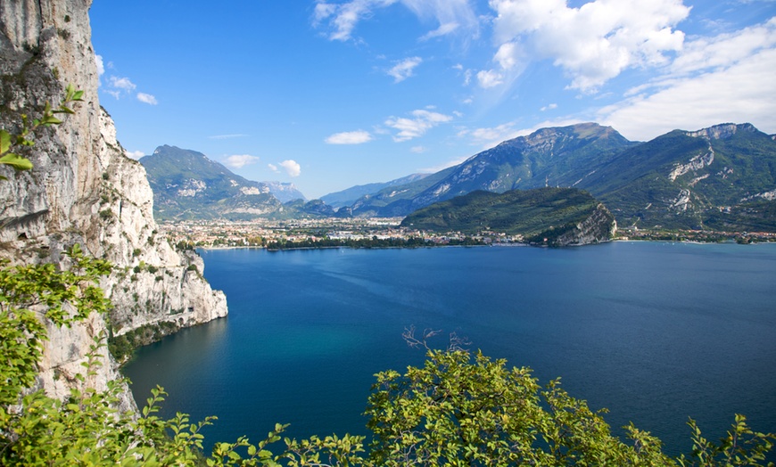 Image 3: ✈ Lake Garda, Lake Como and Lake Maggiore With Flights