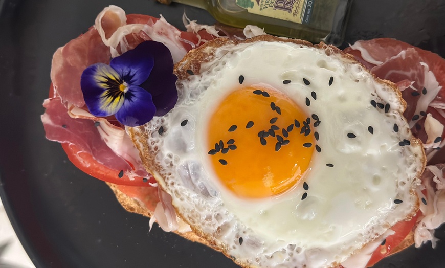 Image 6: Menú internacional para 2 personas con entrante, postre y bebida